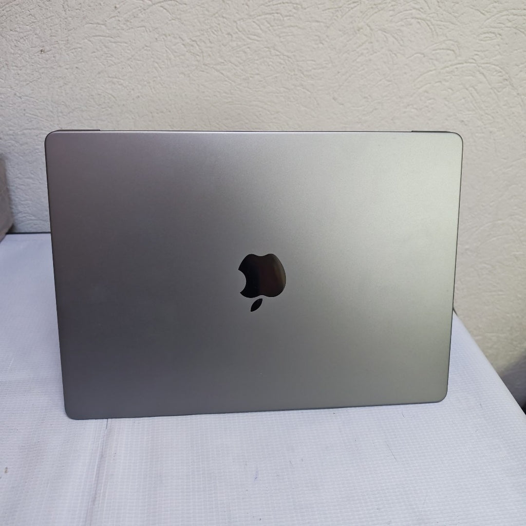 LAPTOP APPLE MACBOOK PRO 14" 2021 3.2 A2442 (8 CPU/14 GPU) 512 GB SSD 16 GB RAM (SEMINUEVO)