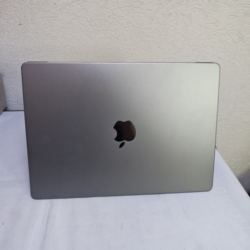 LAPTOP APPLE MACBOOK PRO 14" 2021 3.2 A2442 (8 CPU/14 GPU) 512 GB SSD 16 GB RAM (SEMINUEVO)