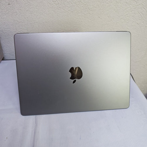 LAPTOP APPLE MACBOOK PRO 14" 2021 3.2 A2442 (8 CPU/14 GPU) 512 GB SSD 16 GB RAM (SEMINUEVO)