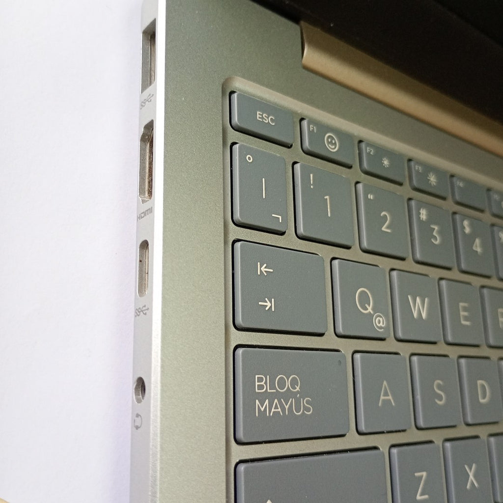 LAPTOP HP 14-EM0000LA (2024) 128 GB SSD 8 GB RAM