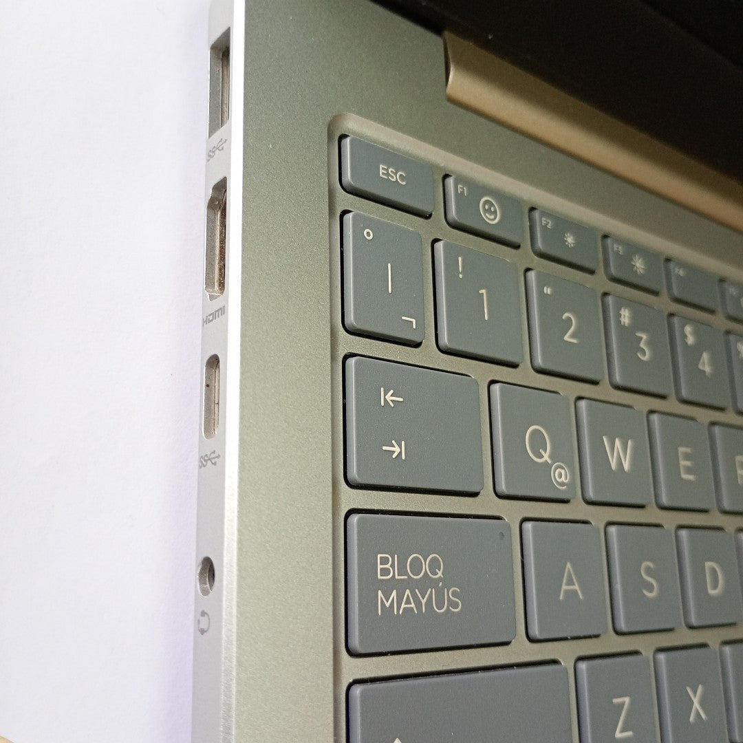 LAPTOP HP 14-EM0000LA (2024) 128 GB SSD 8 GB RAM