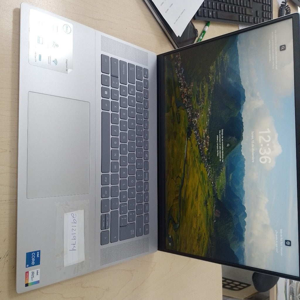 LAPTOP DELL INSPIRON 16 5620 (2022) 512 GB SSD 16 GB RAM (SEMINUEVO)