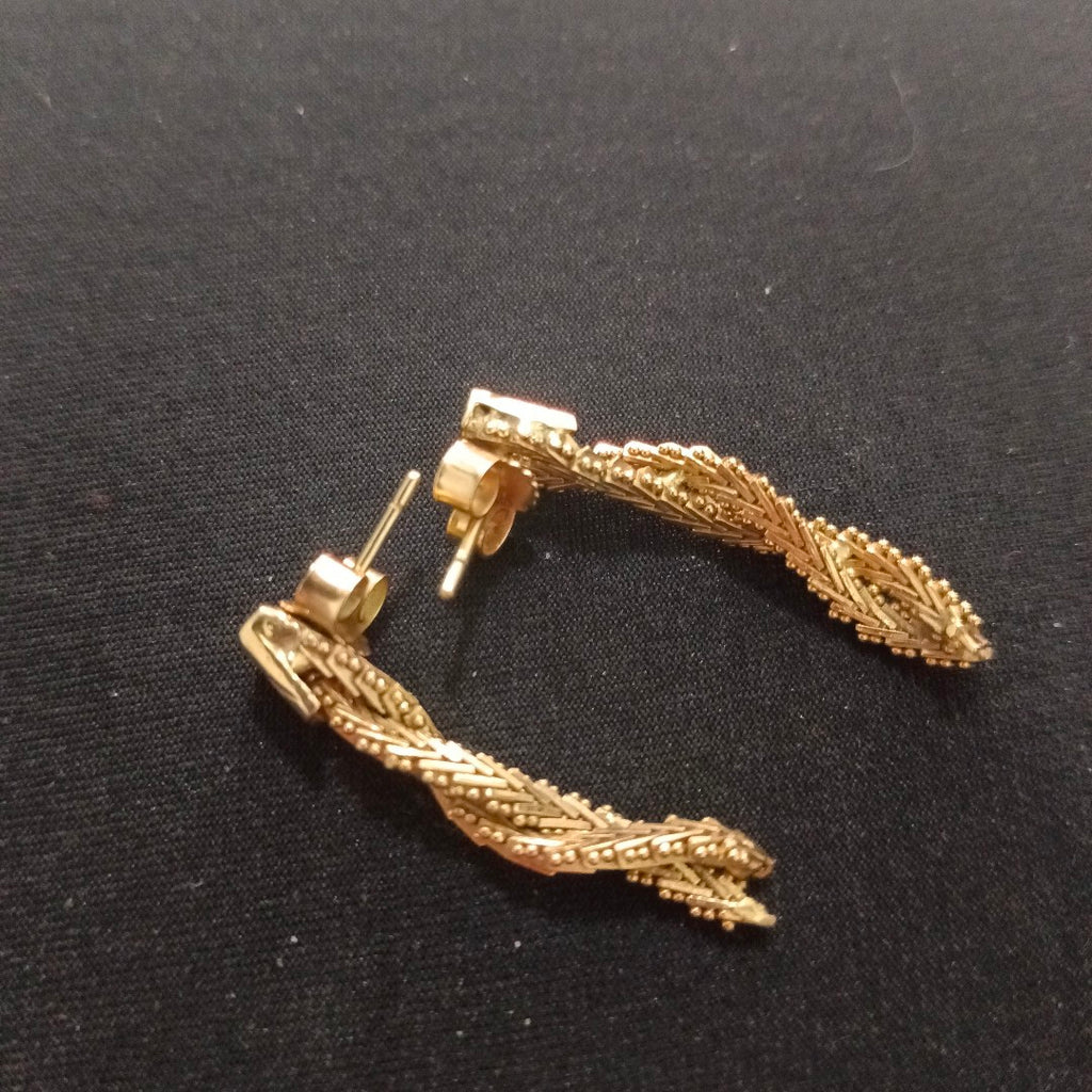 K1 7,00 GRMS 18 K ESPECIFICACIONES COMPLEMENTARIAS PAR DE ARETES TRENZADOS BCHE (SEMINUEVO)