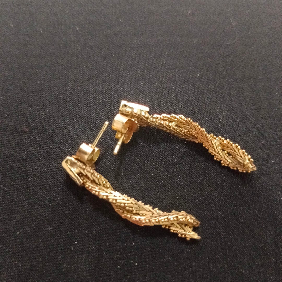 K1 7,00 GRMS 18 K ESPECIFICACIONES COMPLEMENTARIAS PAR DE ARETES TRENZADOS BCHE (SEMINUEVO)