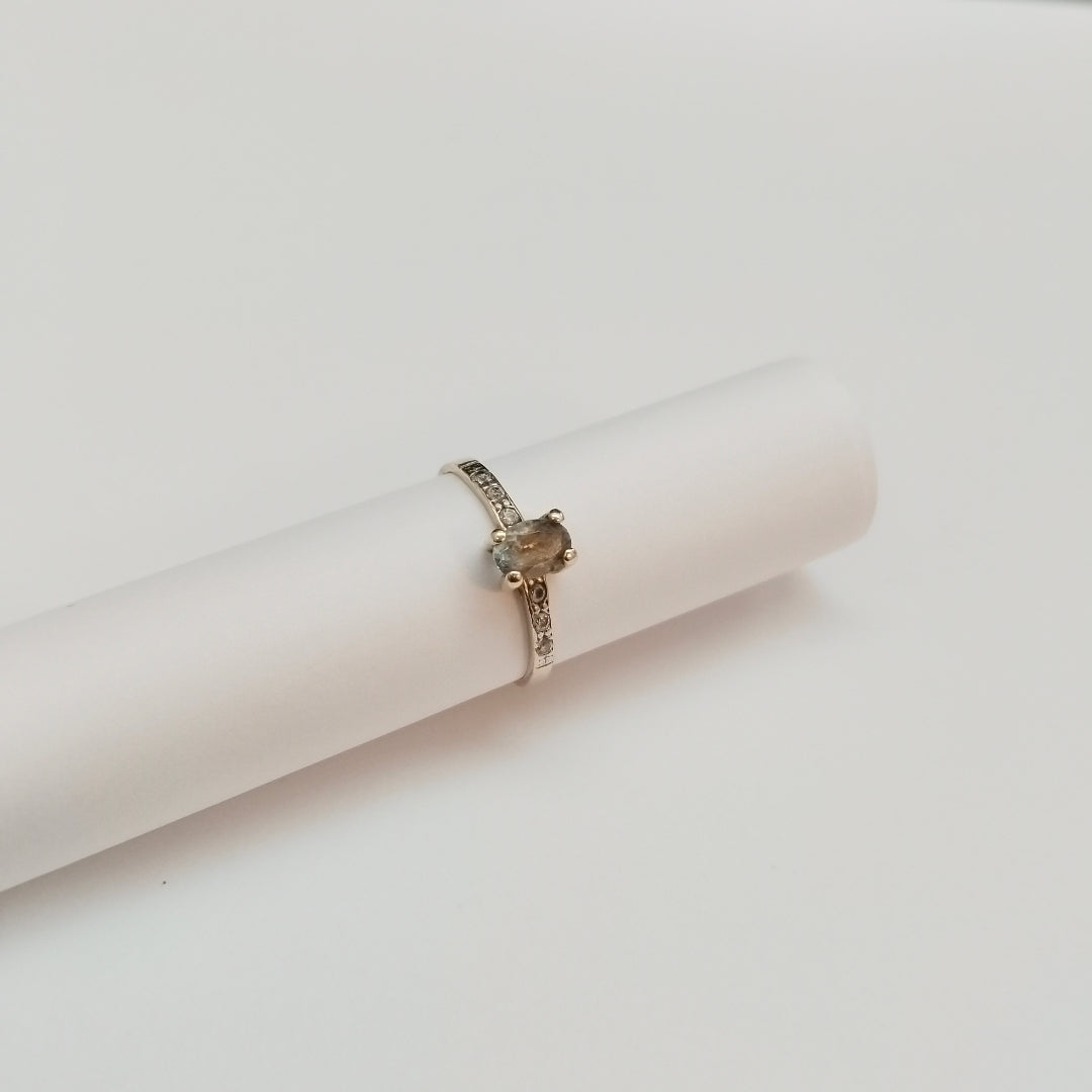 K1 1,30 GRMS 10 K ESPECIFICACIONES COMPLEMENTARIAS ANILLITO CON CIRCONIA Y PIEDRA (SEMINUEVO)