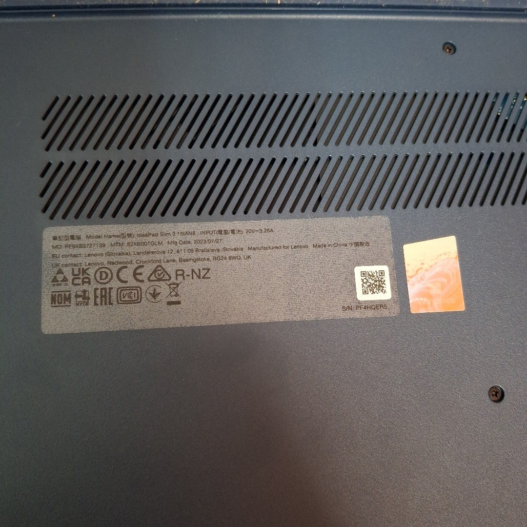 LAPTOP LENOVO IDEAPAD SLIM 3 15IAN8 (2023) 256 GB SSD 8 GB RAM (SEMINUEVO)