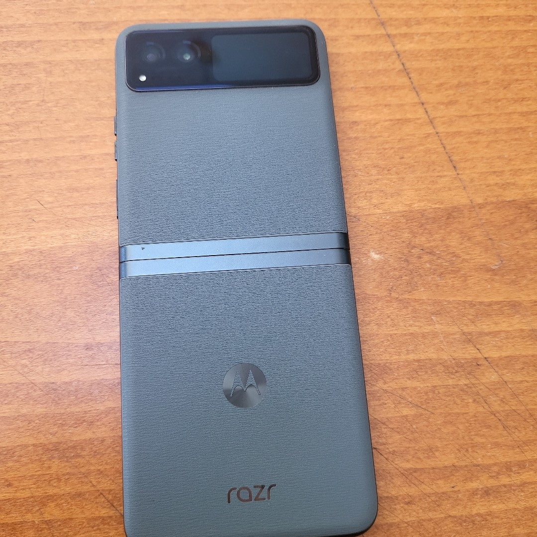 CELULAR MOTOROLA MOTO RAZR 40 XT2323-6 (2023) 128 GB 8 GB RAM (SEMINUEVO)