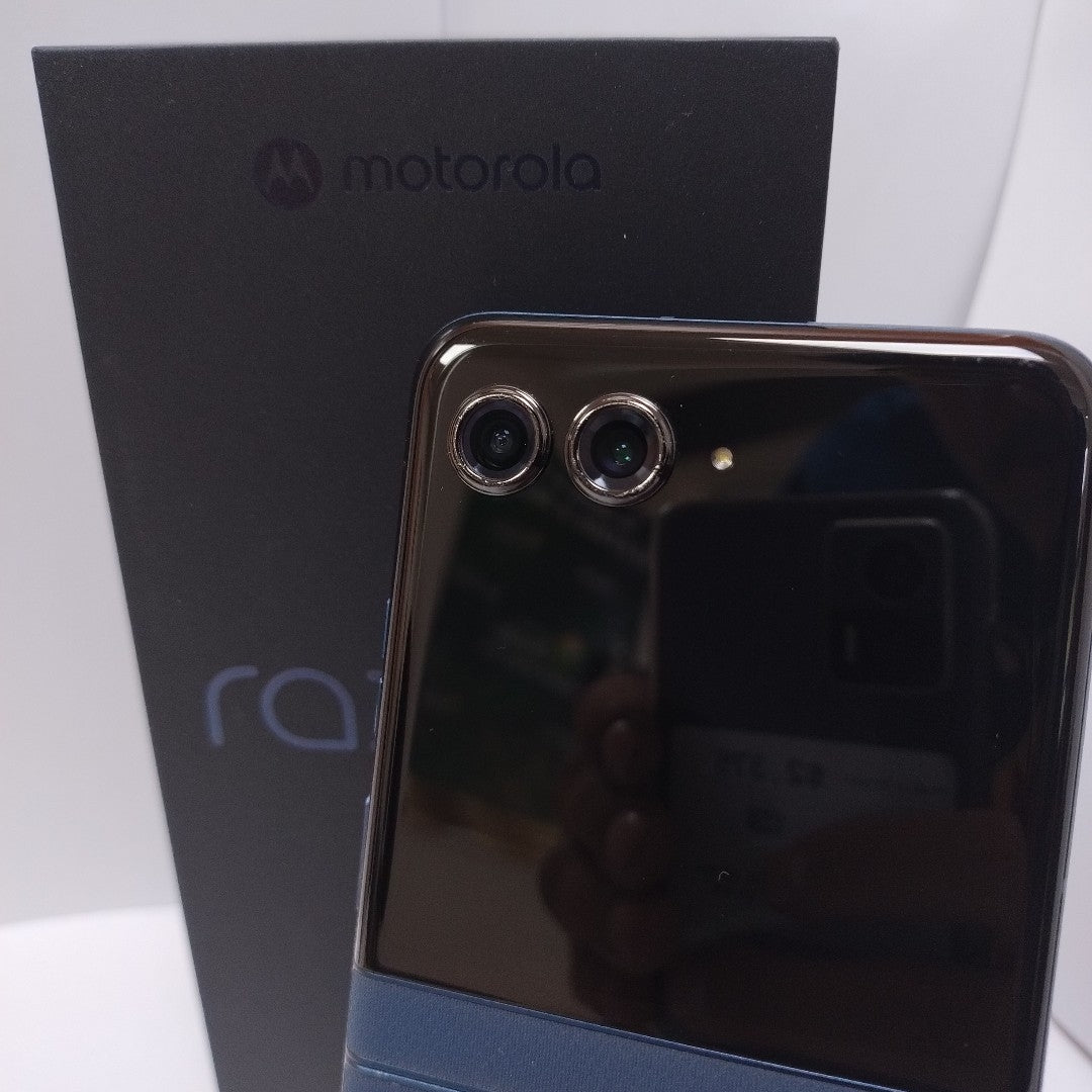 CELULAR MOTOROLA RAZR 60 XT2553-1 (2025) 512 GB 12 GB RAM (SEMINUEVO)
