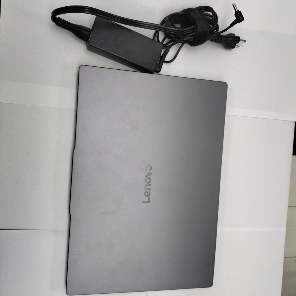 LAPTOP LENOVO IDEAPAD SLIM 3 15IRH10 (2025) 1 TB SSD 24 GB RAM (SEMINUEVO)