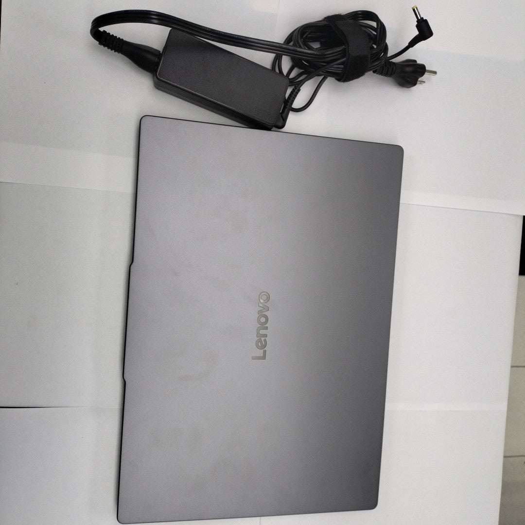 LAPTOP LENOVO IDEAPAD SLIM 3 15IRH10 (2025) 1 TB SSD 24 GB RAM (SEMINUEVO)