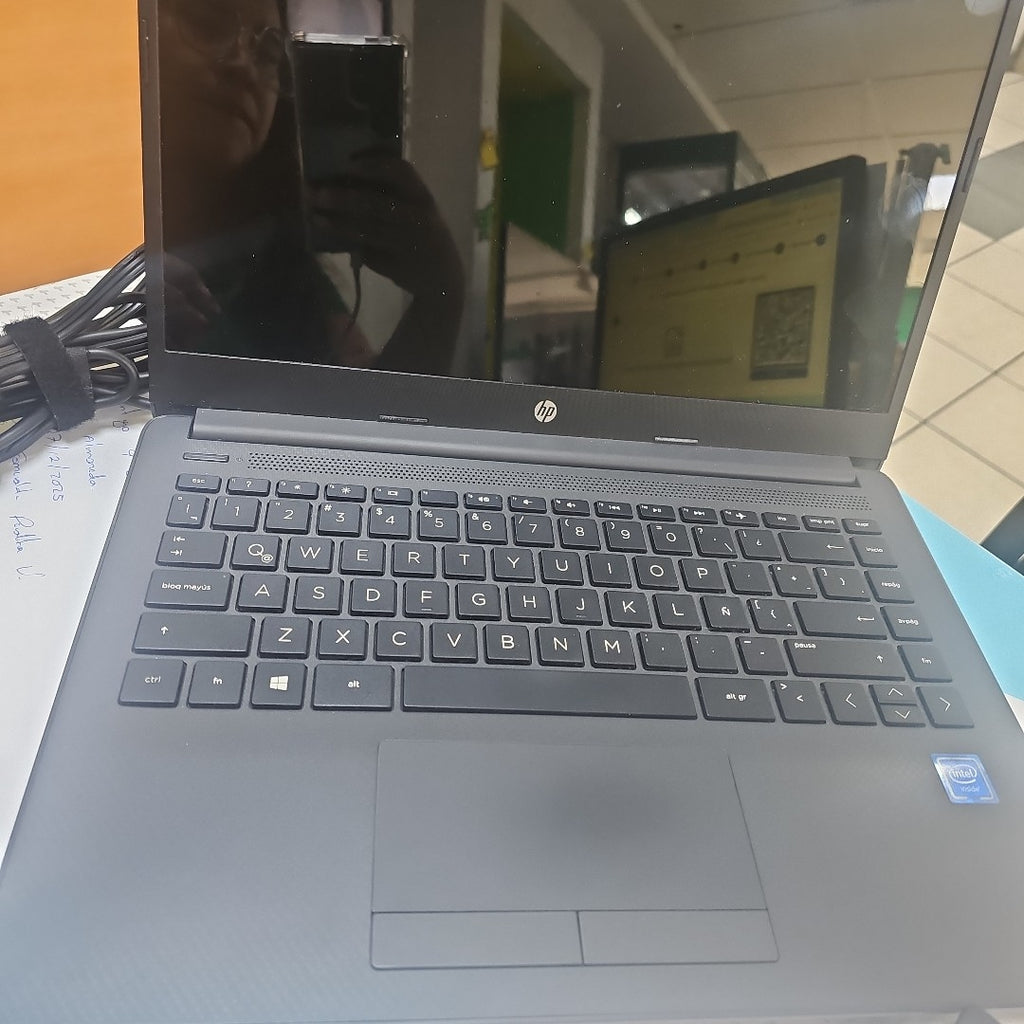 LAPTOP HP 14-CF2542LA (2022) 256 GB SSD 8 GB RAM (SEMINUEVO)