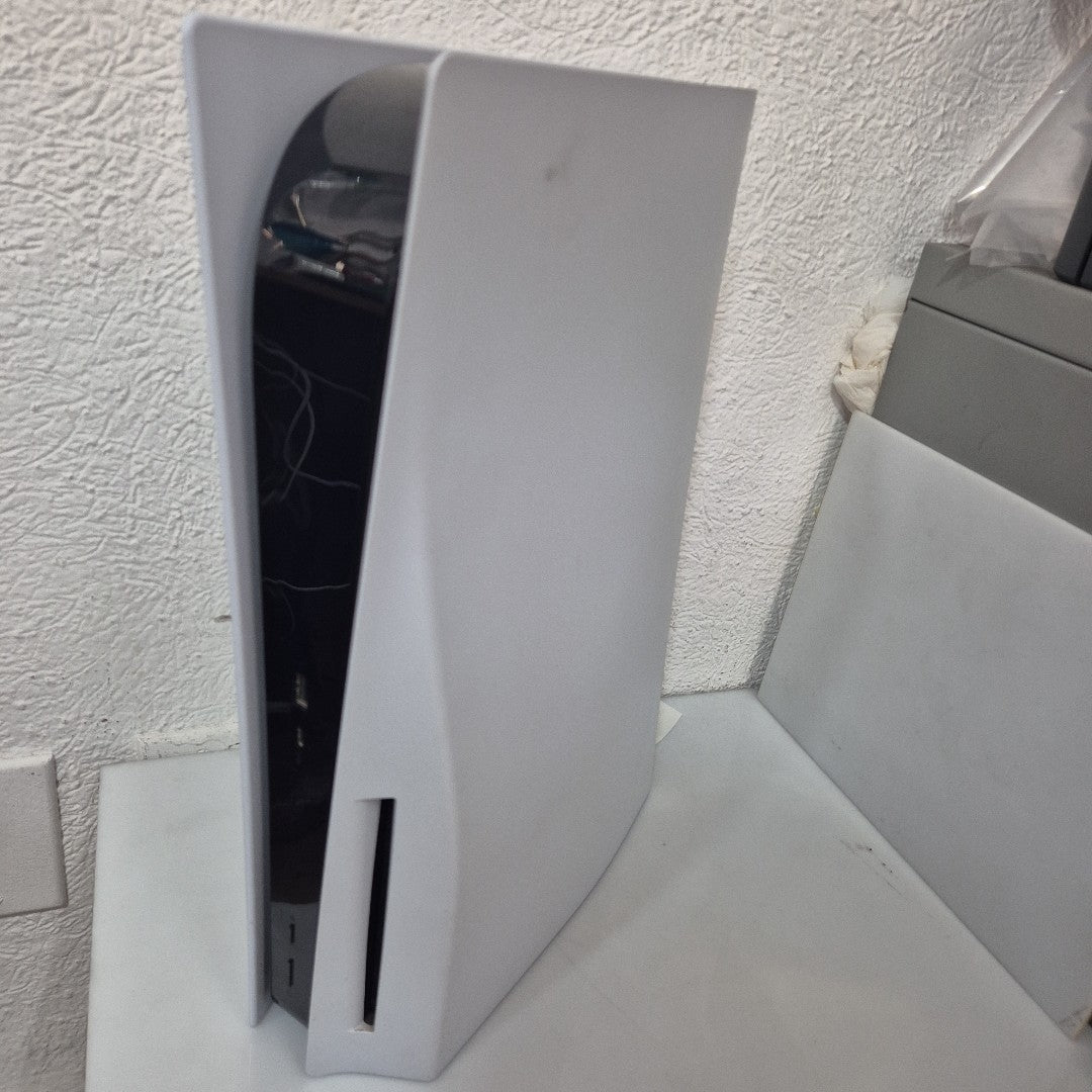 CONSOLA DE VIDEOJUEGO SONY PS5 825 SSD (SEMINUEVO)