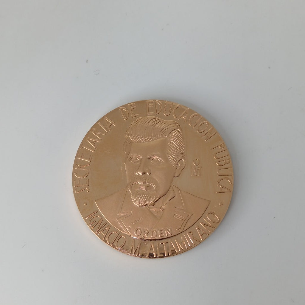 MEDALLA CONMEMORATIVA ORO 21 K 42 GRMS (SEMINUEVO)