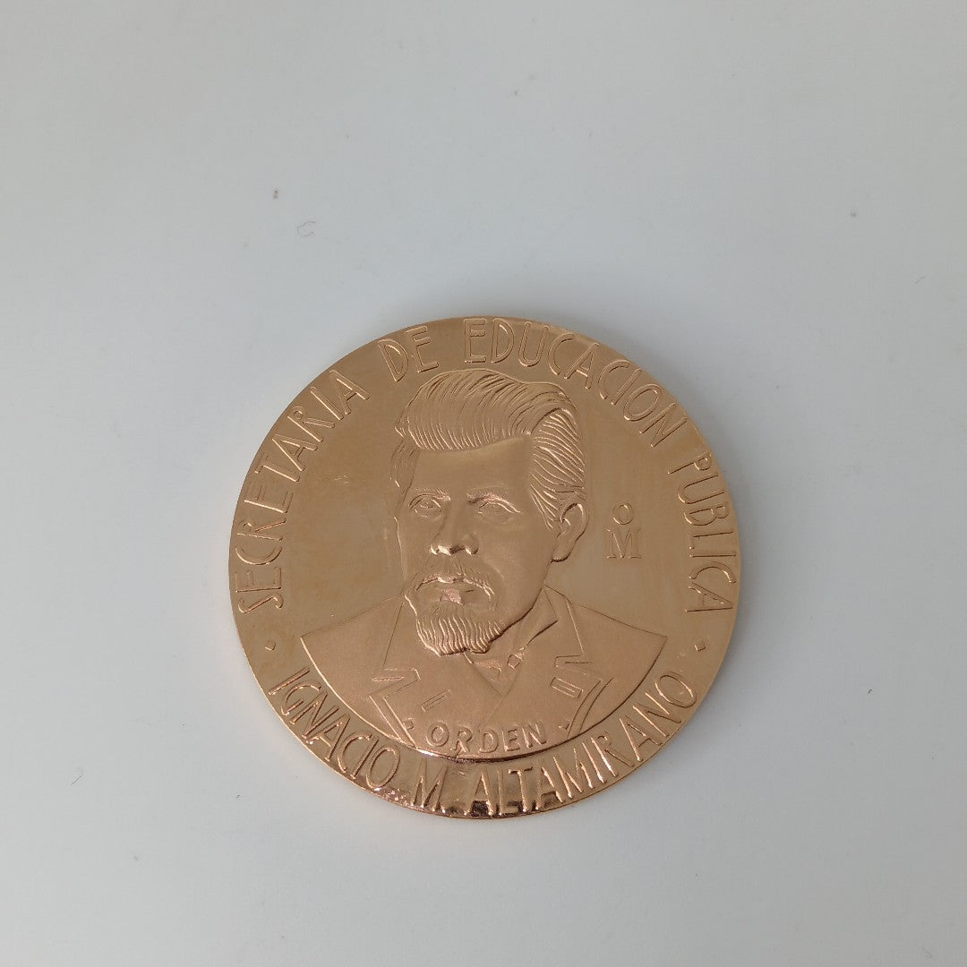 MEDALLA CONMEMORATIVA ORO 21 K 42 GRMS (SEMINUEVO)