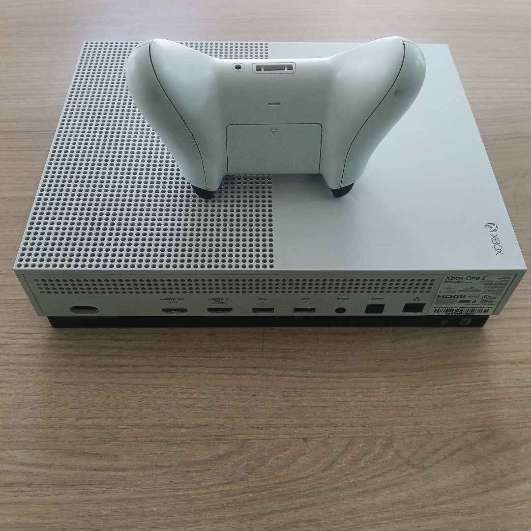 CONSOLA DE VIDEOJUEGO MICROSOFT XBOX ONE S 1 TB (SEMINUEVO)