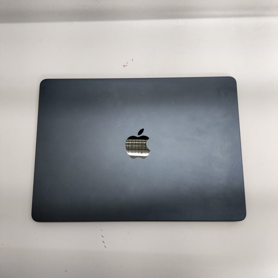 LAPTOP APPLE MACBOOK AIR 13" 2024 4.05 A3113 (8 CPU/ 10 GPU) 512 GB SSD 16 GB RAM (SEMINUEVO)