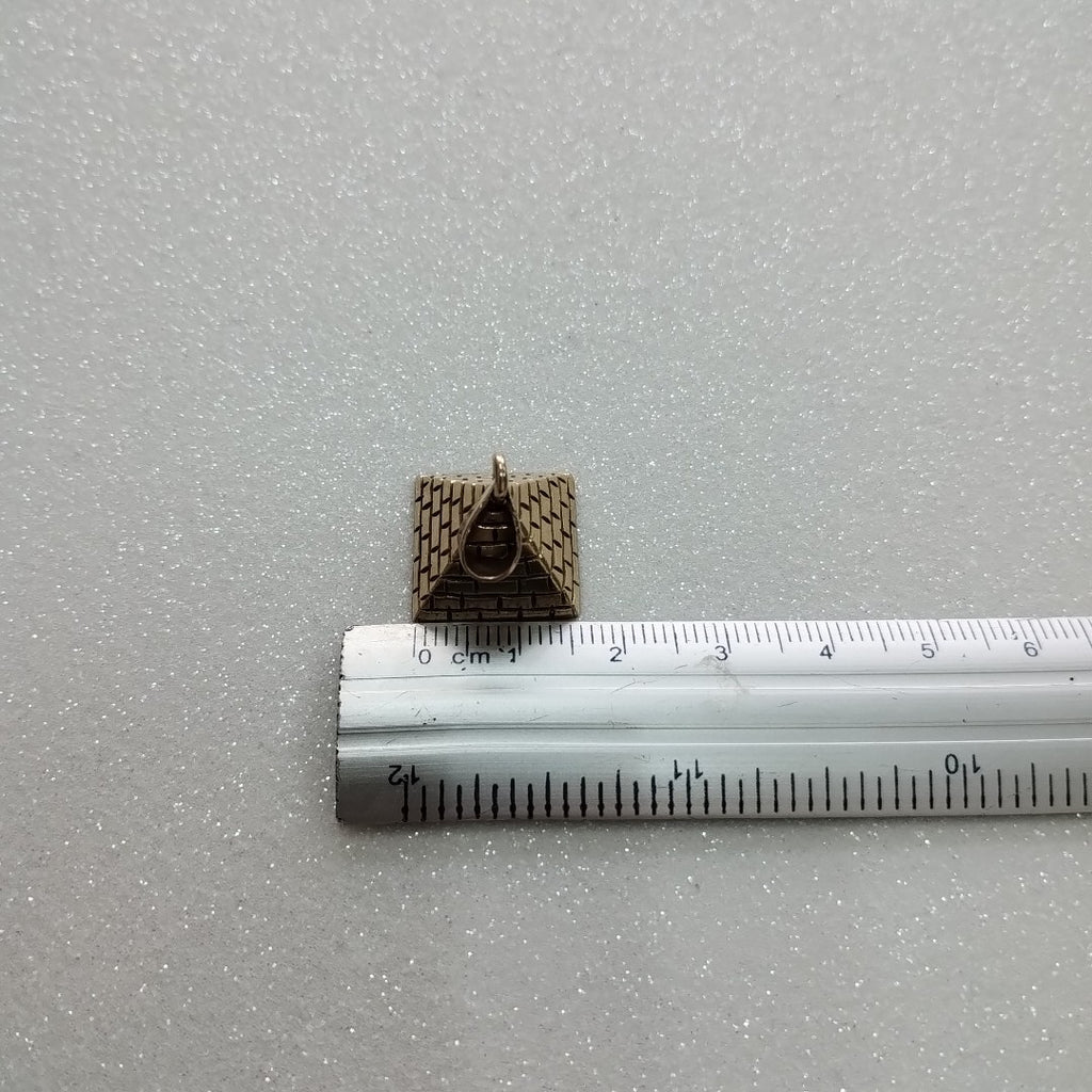 K1 4,90 GRMS 10 K ESPECIFICACIONES COMPLEMENTARIAS DIJE MTVO PIRAMIDE APTO PARA (SEMINUEVO)