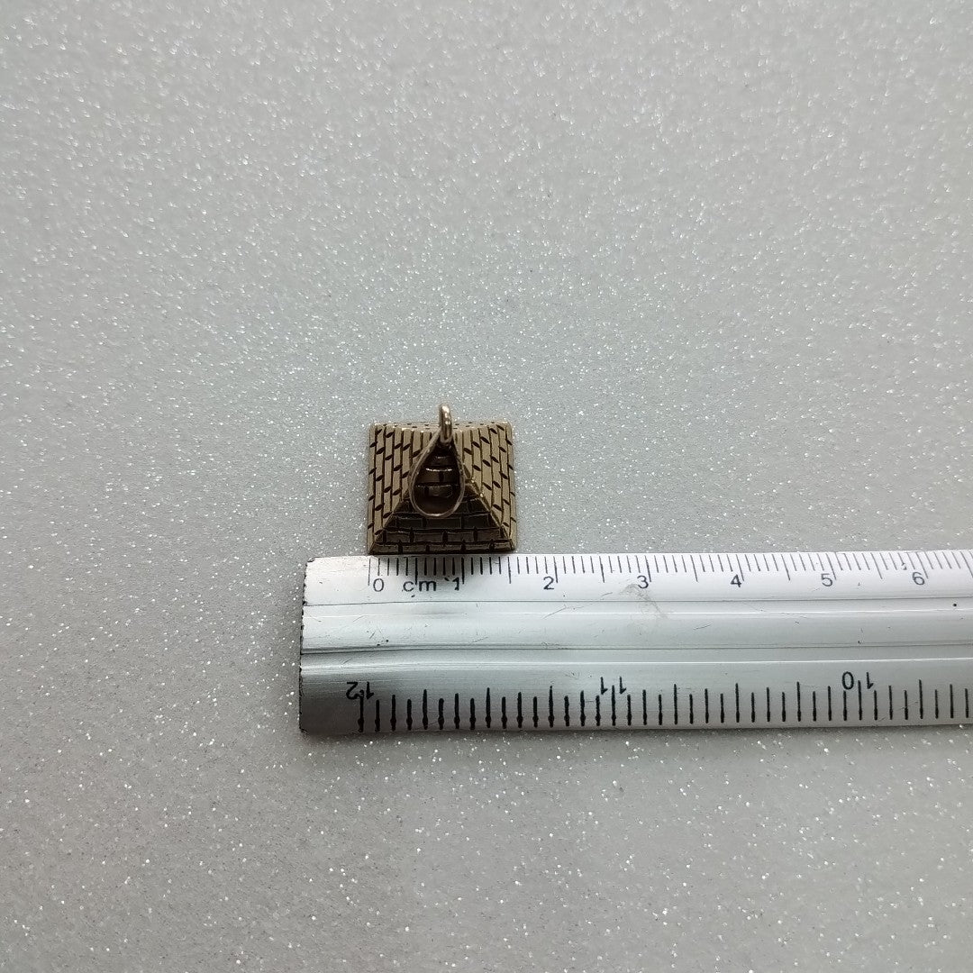 K1 4,90 GRMS 10 K ESPECIFICACIONES COMPLEMENTARIAS DIJE MTVO PIRAMIDE APTO PARA (SEMINUEVO)