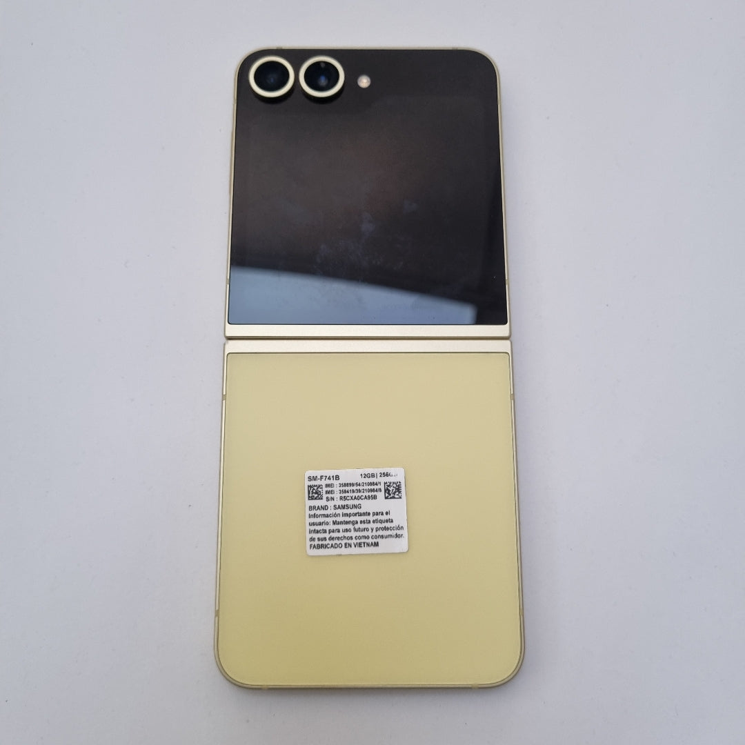 CELULAR SAMSUNG GALAXY Z FLIP6 SM-F741B (2024) 256 GB 12 GB RAM (SEMINUEVO)