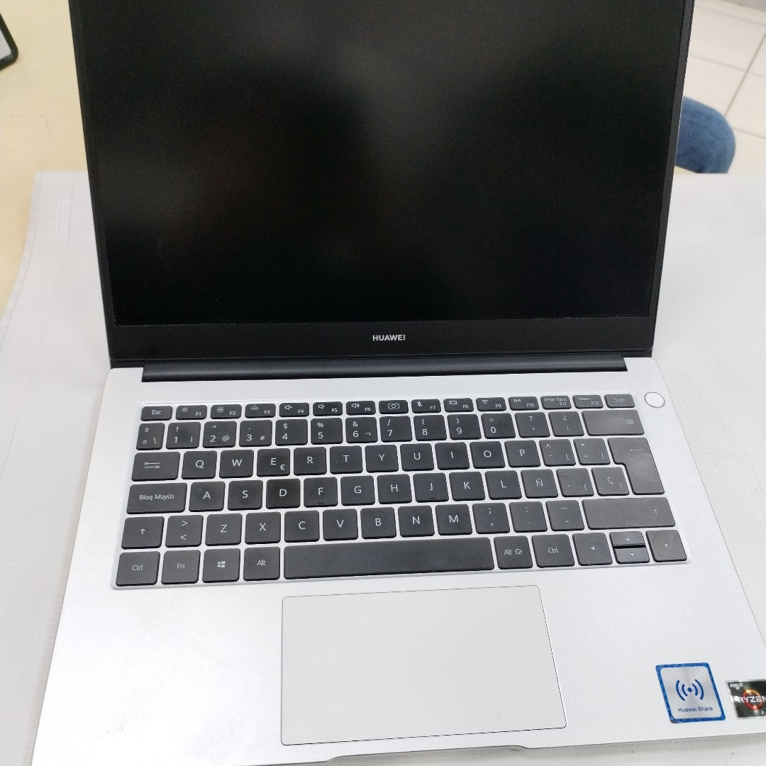 LAPTOP HUAWEI MATEBOOK D14 NBL-WAQ9R (2022) 512 GB SSD 8 GB RAM (SEMINUEVO)