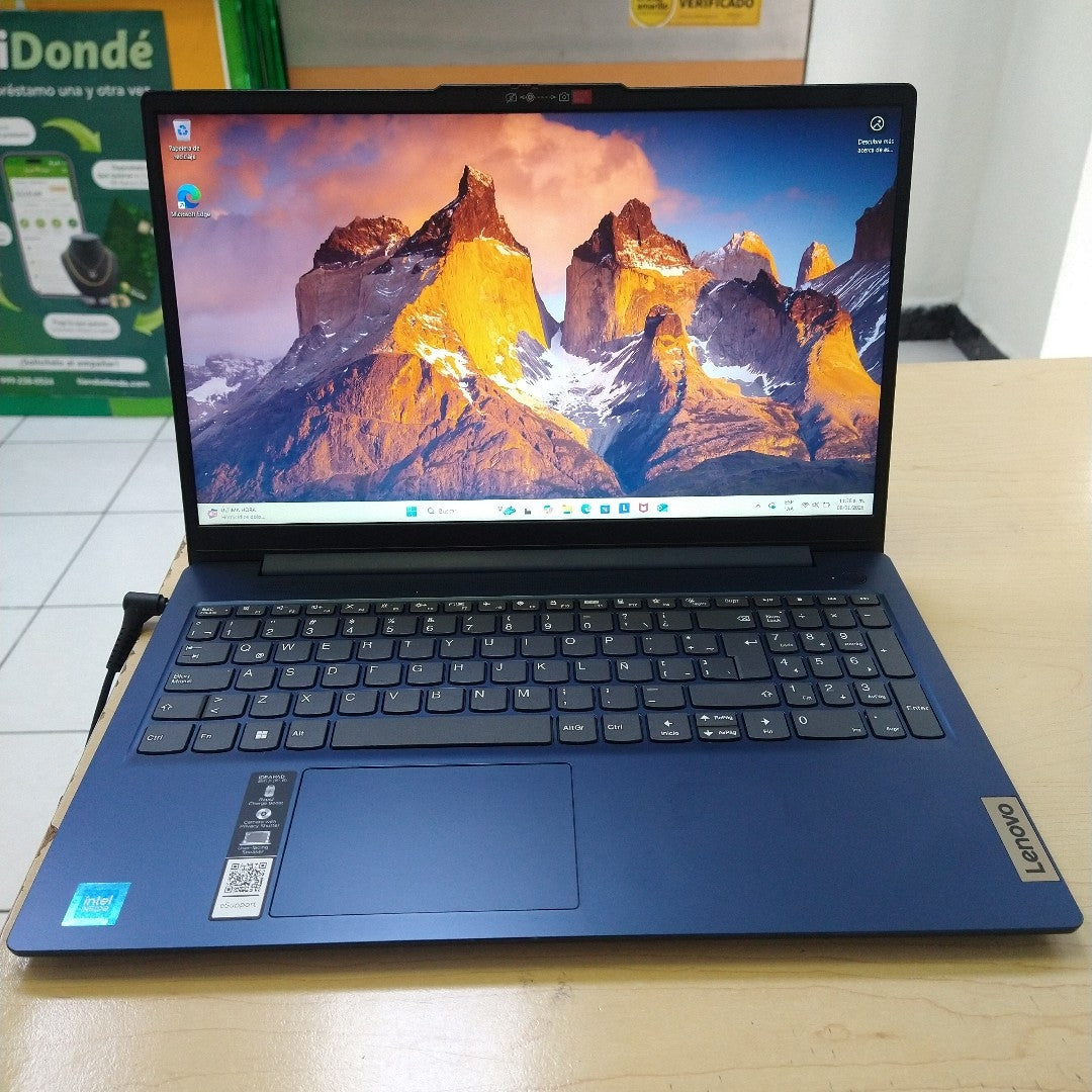 LAPTOP LENOVO IDEAPAD SLIM 3 15IAN8 (2025) 256 GB SSD 8 GB RAM (SEMINUEVO)