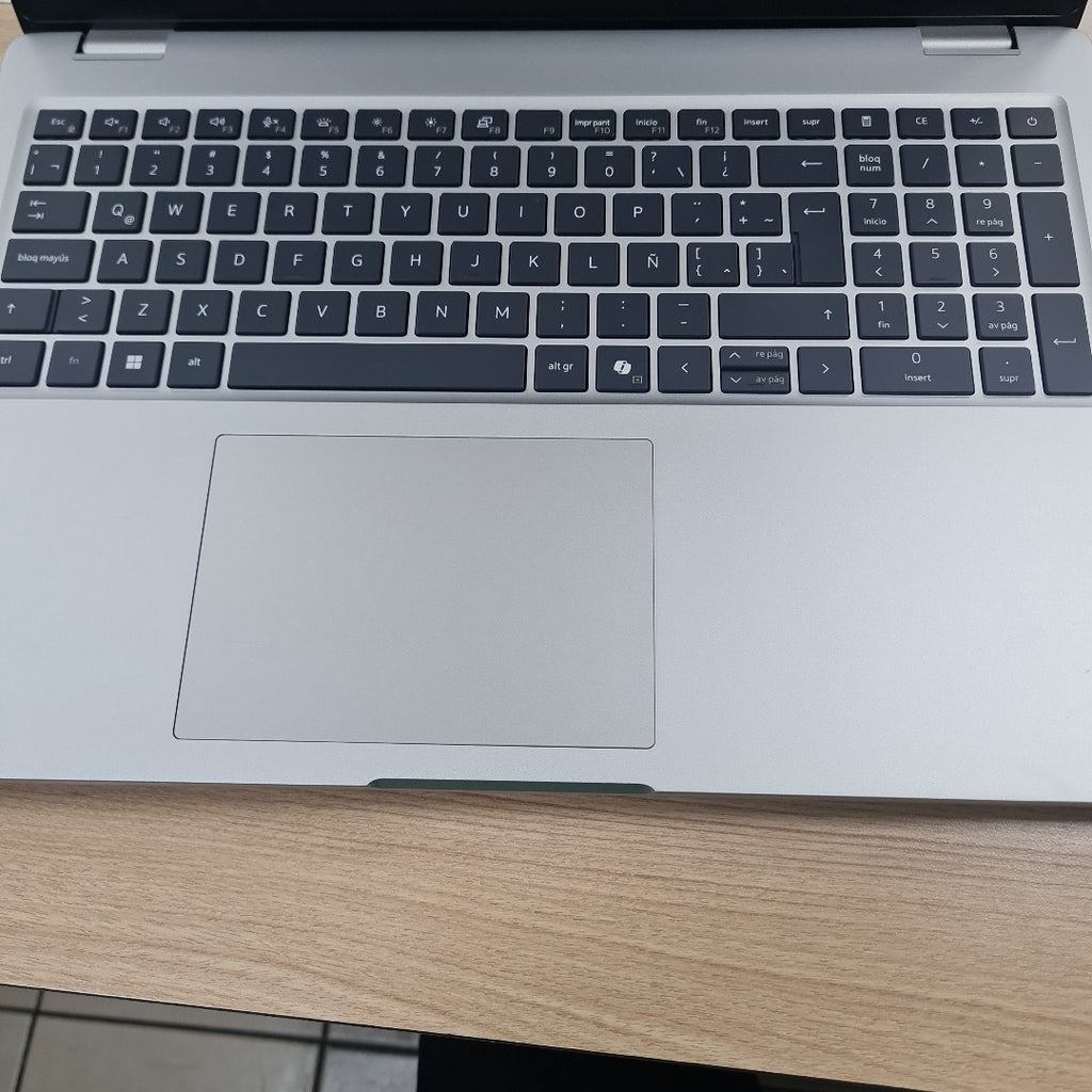 LAPTOP DELL PRO 16 PLUS PB16250 (2025) 1 TB SSD 16 GB RAM (SEMINUEVO)