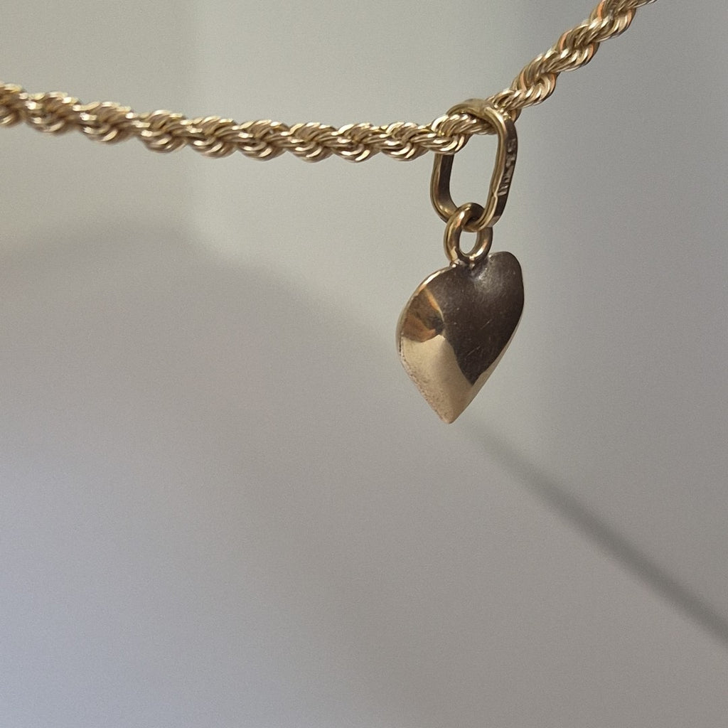 K1 0,90 GRMS 14 K ESPECIFICACIONES COMPLEMENTARIAS DIJE MOTIVO CORAZON (SEMINUEVO)