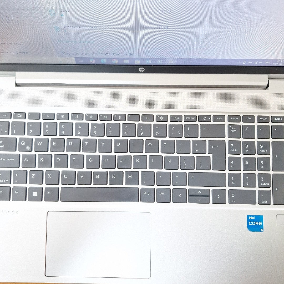 LAPTOP HP PROBOOK 450 G9 (2023) 512 GB SSD 16 GB RAM (SEMINUEVO)