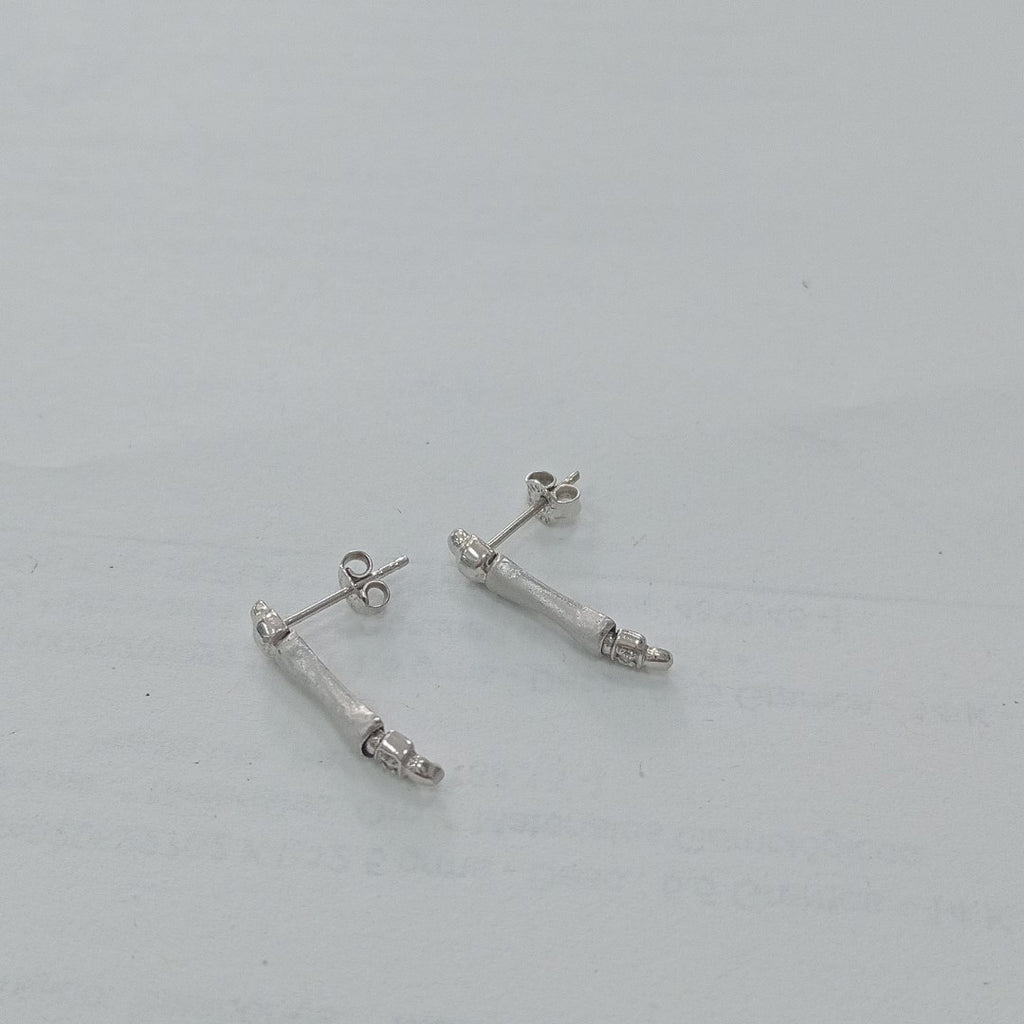 ARETES PAR ORO BLANCO 14 K 1,10 GRMS (SEMINUEVO)