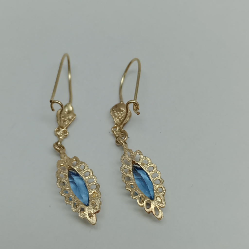 K1 2,80 GRMS 14 K ESPECIFICACIONES COMPLEMENTARIAS PAR DE ARETES CON PIEDRA AZUL (SEMINUEVO)
