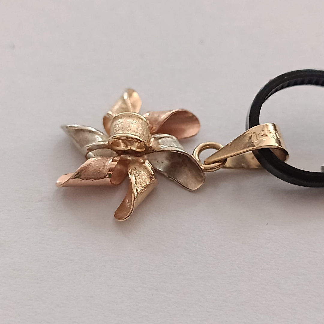 DIJE ORO, ORO COMBINADO 14 K 1.1 GRMS (SEMINUEVO)