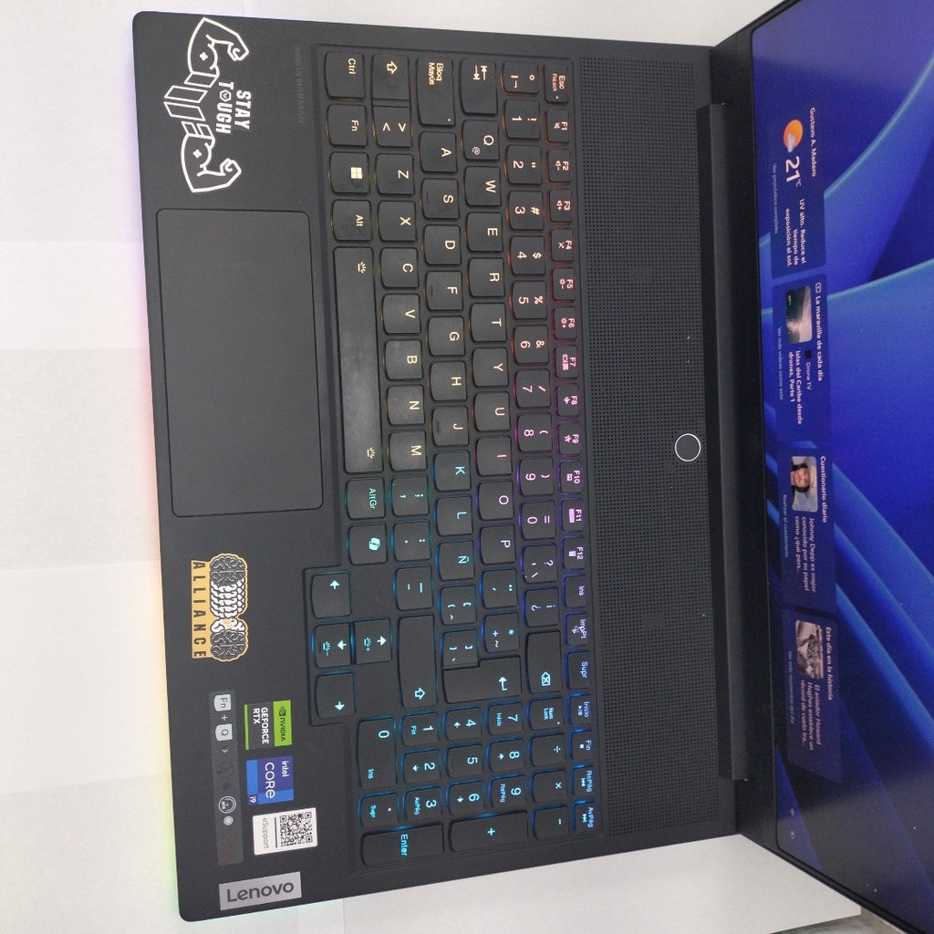 LAPTOP LENOVO LEGION 9 16IRX9 (2024) 2 TB SSD 64 GB RAM (SEMINUEVO)