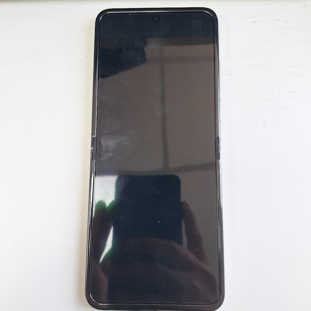 CELULAR MOTOROLA RAZR 50 5G XT2453-1 512 GB 12 GB RAM (SEMINUEVO)