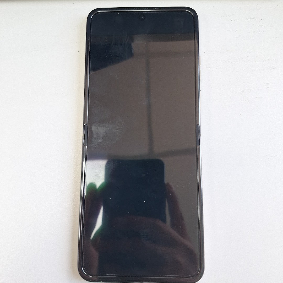 CELULAR MOTOROLA RAZR 50 5G XT2453-1 512 GB 12 GB RAM (SEMINUEVO)