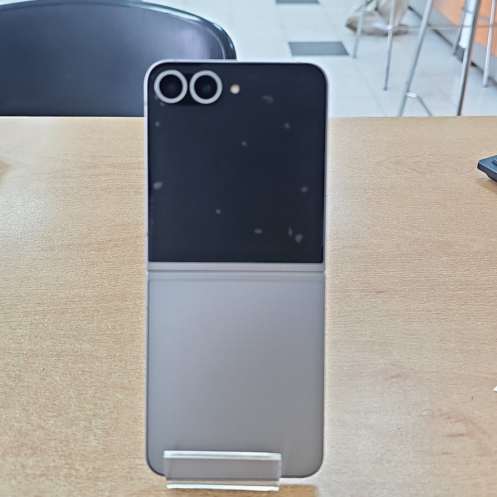 CELULAR SAMSUNG GALAXY Z FLIP6 SM-F741B (2024) 512 GB 12 GB RAM (SEMINUEVO)