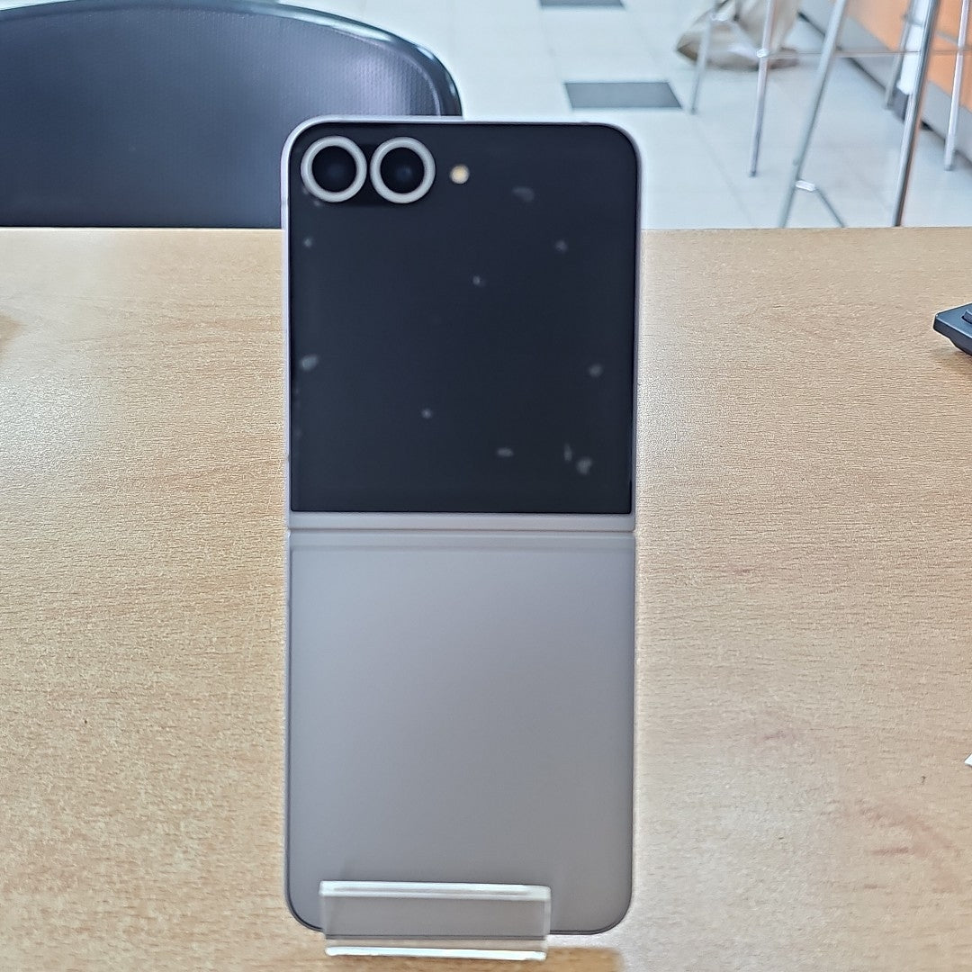 CELULAR SAMSUNG GALAXY Z FLIP6 SM-F741B (2024) 512 GB 12 GB RAM (SEMINUEVO)