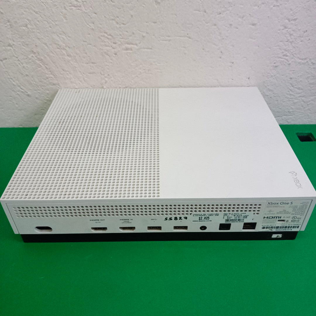 CONSOLA DE VIDEOJUEGO MICROSOFT XBOX ONE S 1 TB (SEMINUEVO)
