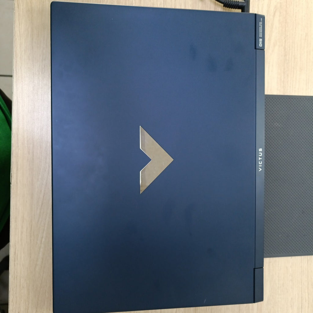 LAPTOP HP VICTUS 15-FA0033DX (2024) 512 GB SSD 8 GB RAM (SEMINUEVO)