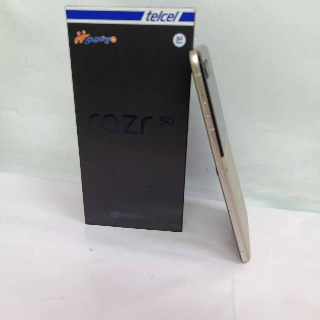 CELULAR MOTOROLA RAZR 50 5G XT2453-1 512 GB 12 GB RAM (SEMINUEVO)