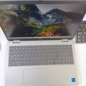 LAPTOP DELL LATITUDE 5540 (2023) 512 GB SSD 16 GB RAM (SEMINUEVO)