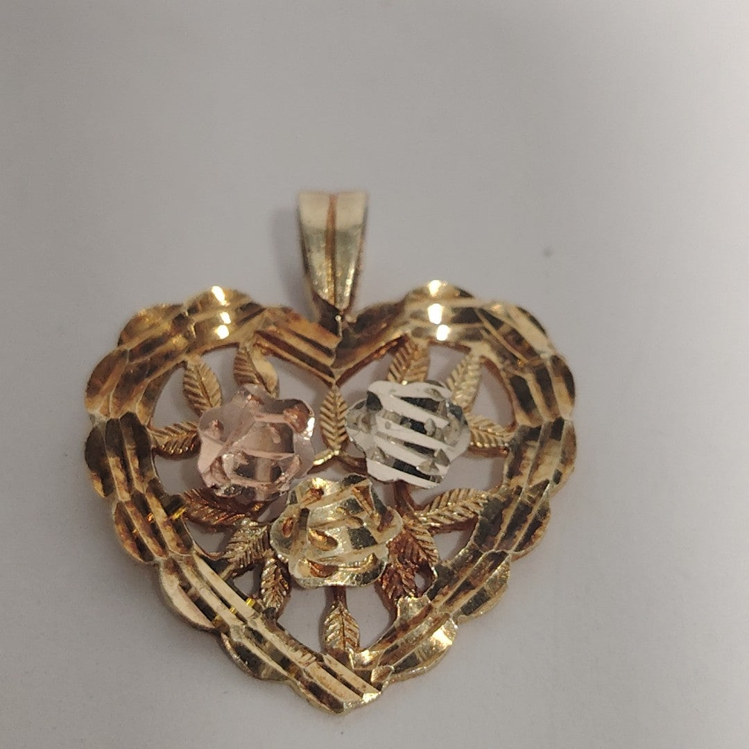 K1 2,50 GRMS 14 K ESPECIFICACIONES COMPLEMENTARIAS DIJE CORAZON CON ROSAS (SEMINUEVO)