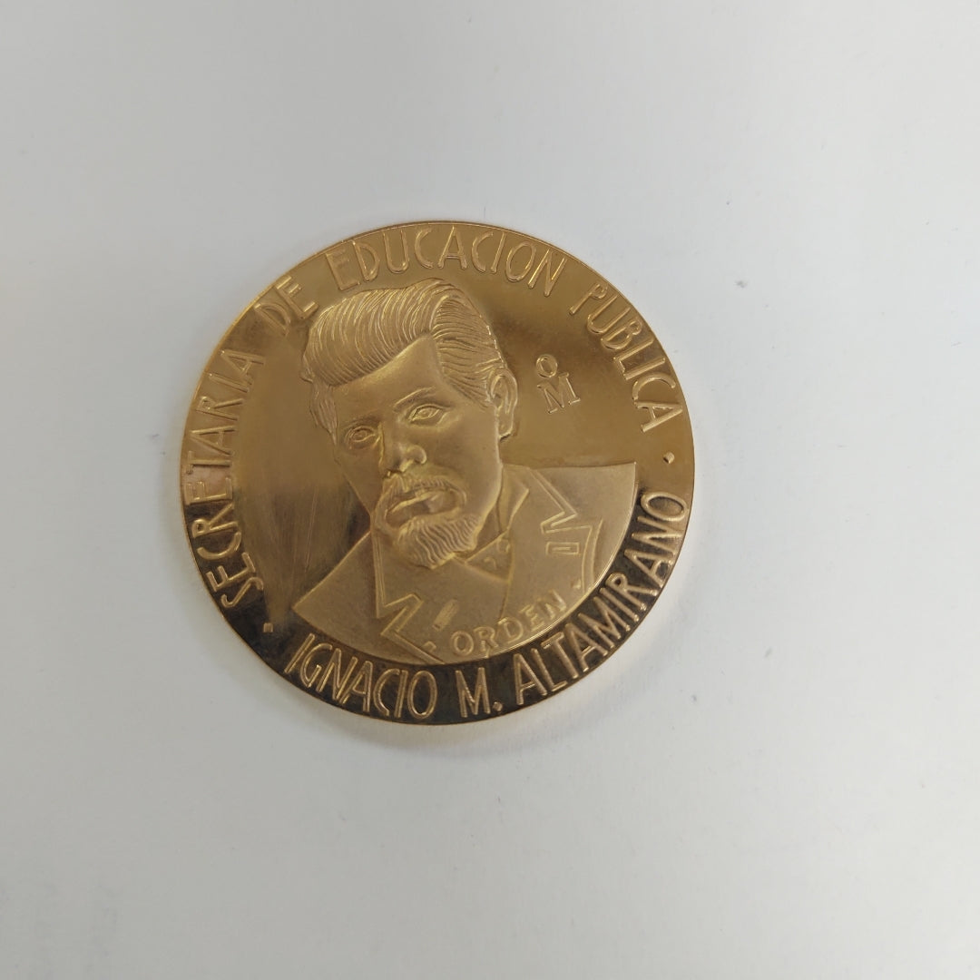 MEDALLA CONMEMORATIVA ORO 21 K 42 GRMS (SEMINUEVO)