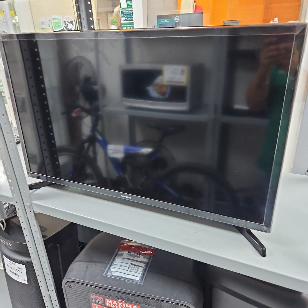 PANTALLA SAMSUNG BE32T-B (2025) 32" LED HD (SEMINUEVO)