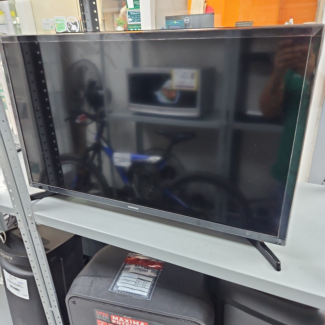 PANTALLA SAMSUNG BE32T-B (2025) 32" LED HD (SEMINUEVO)