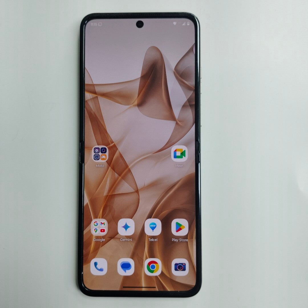 CELULAR MOTOROLA RAZR 50 5G XT2453-1 512 GB 12 GB RAM (SEMINUEVO)