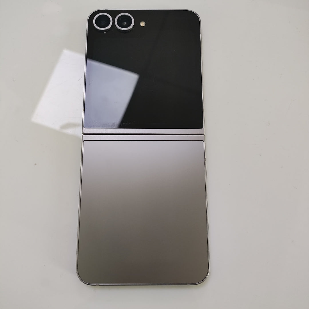 CELULAR SAMSUNG GALAXY Z FLIP6 SM-F741B (2024) 512 GB 12 GB RAM (SEMINUEVO)
