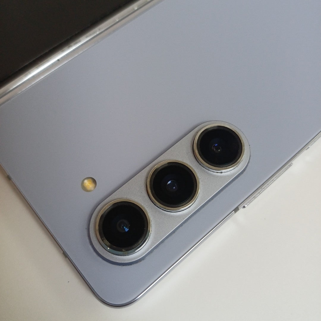 CELULAR SAMSUNG GALAXY Z FOLD5 SM-F946B (2023) 1 TB 12 GB RAM (SEMINUEVO)