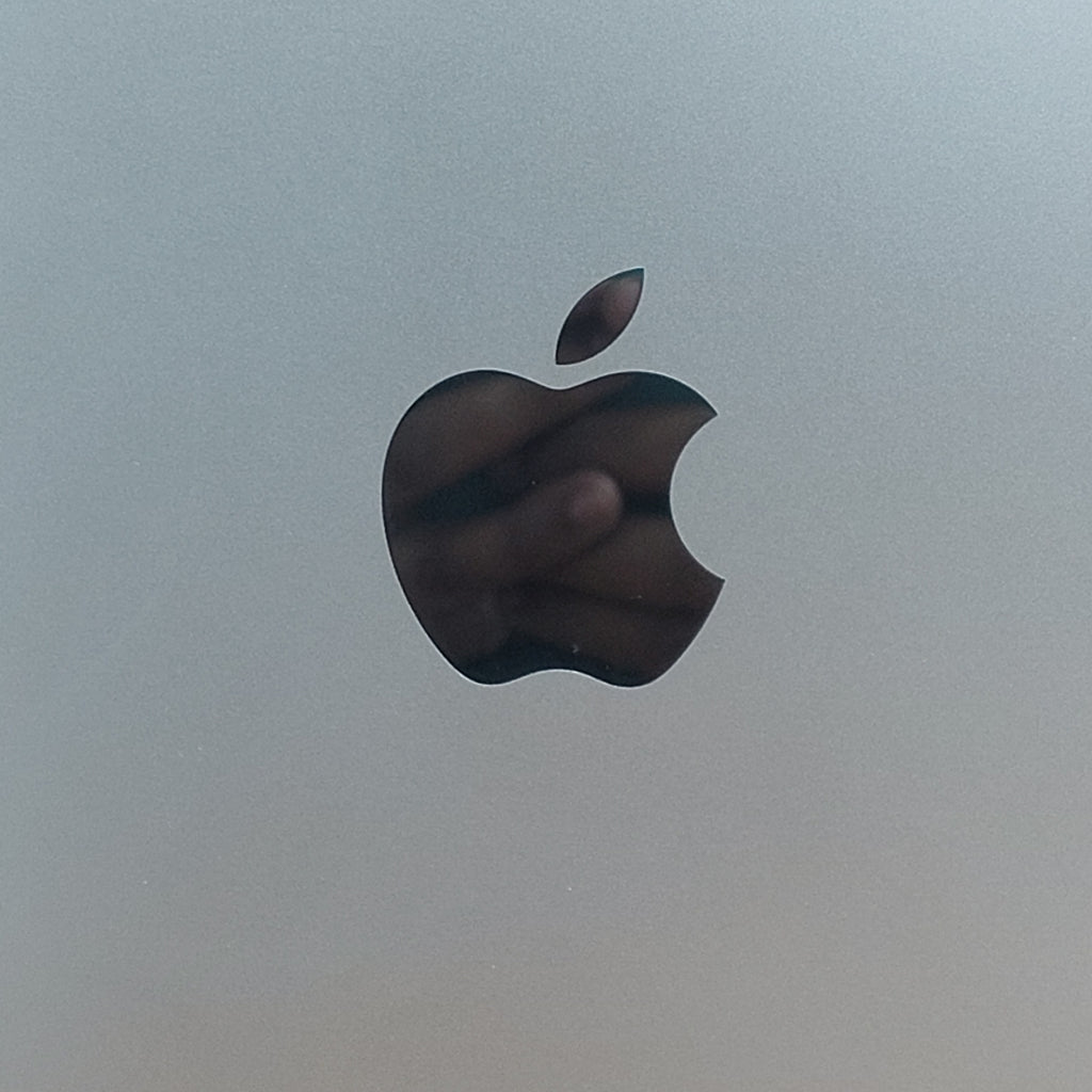 LAPTOP APPLE MACBOOK AIR 13" 2022 3.49 A2681 (8 CPU/8 GPU) 256 GB SSD 8 GB RAM (SEMINUEVO)