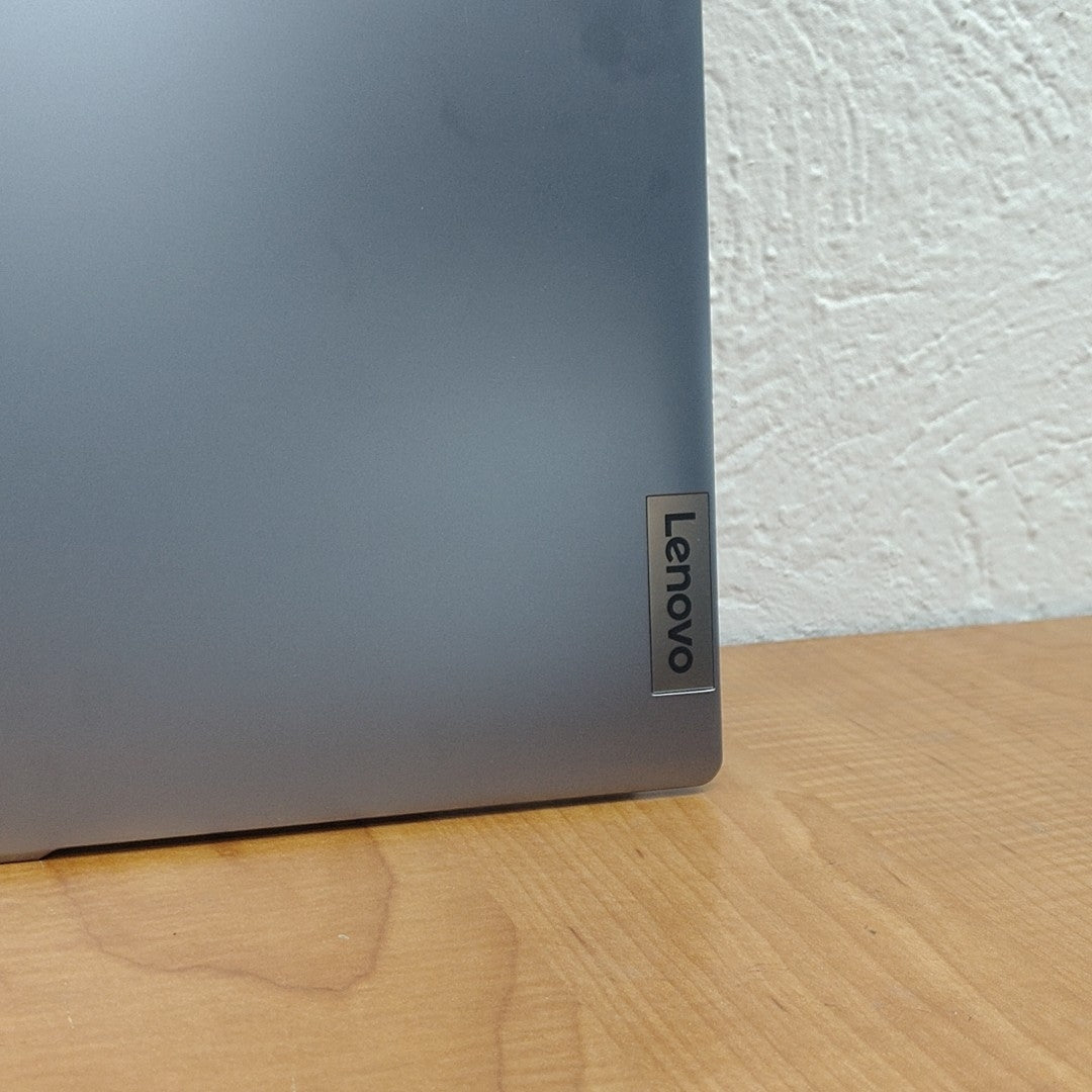 LAPTOP LENOVO IDEAPAD SLIM 3 15IAH8 (2024) 512 GB SSD 8 GB RAM (SEMINUEVO)