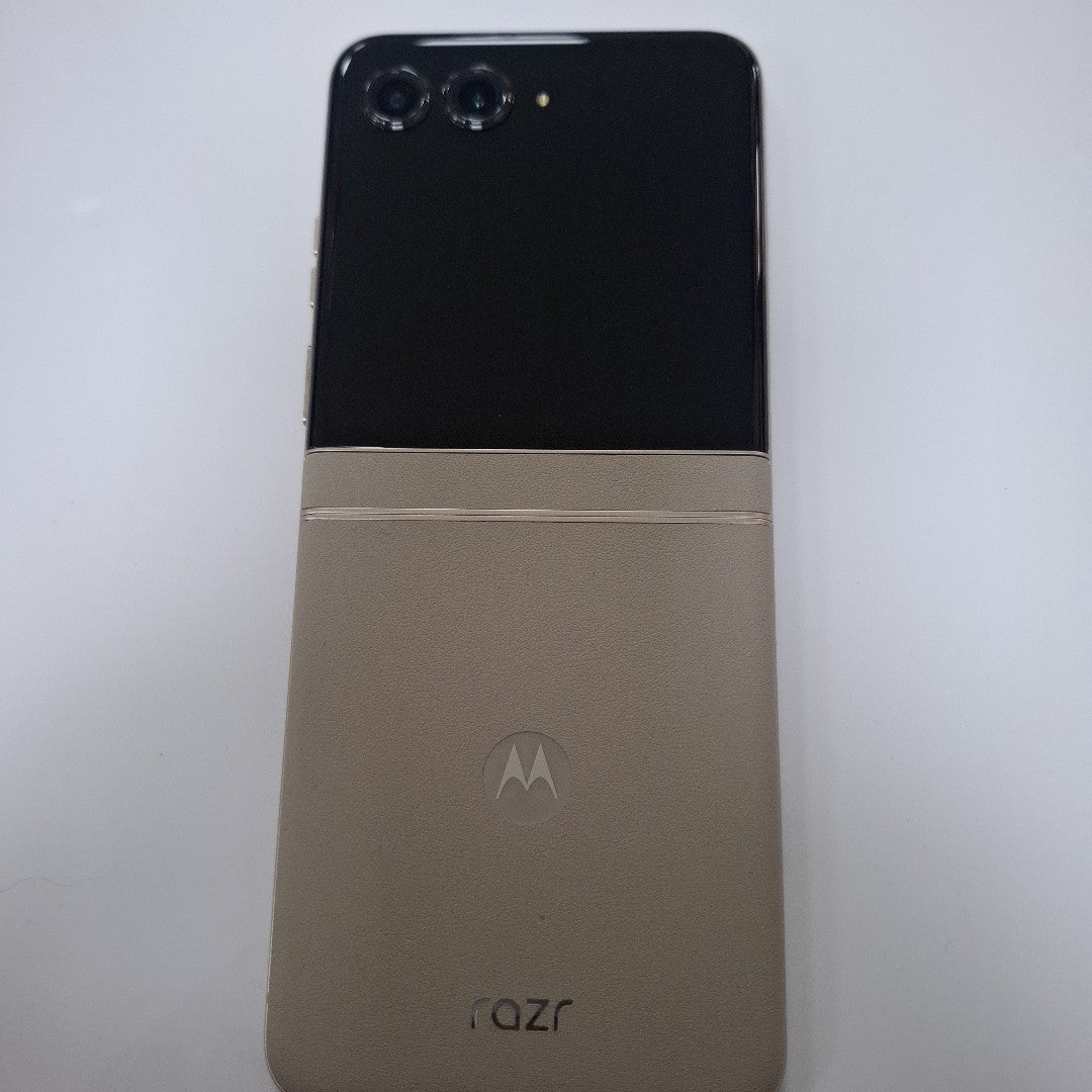 CELULAR MOTOROLA RAZR 50 5G XT2453-1 512 GB 12 GB RAM (SEMINUEVO)